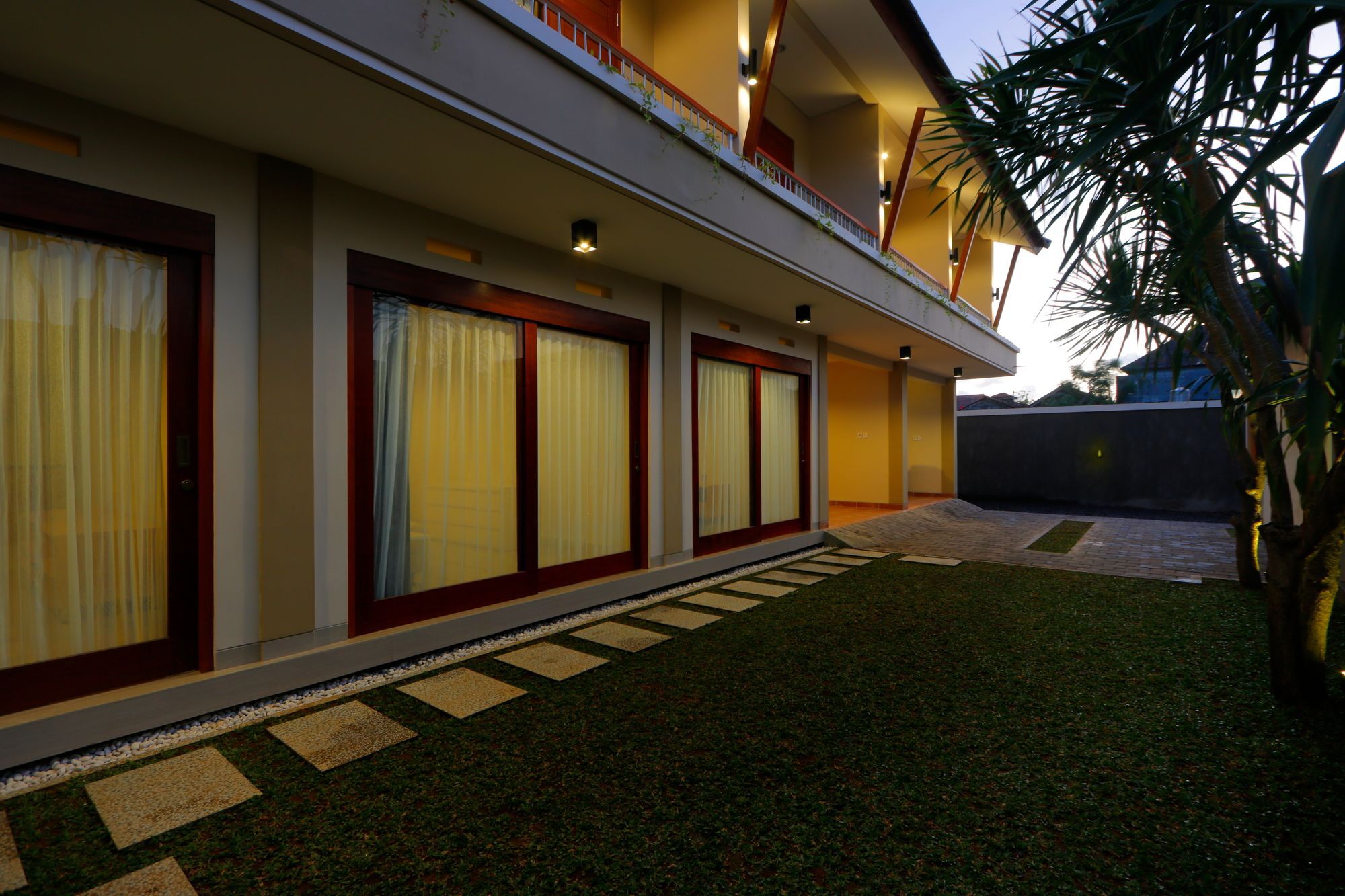 Iconic Bali Living Bed & Breakfast เดนปาซาร์ ภายนอก รูปภาพ